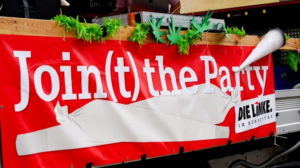 Afbeelding 'Join(t) the Party' van de linkse partij 'Die Linke' tijdens Hanfparade 2019 (bron: Flickr, CC2.0 van Die Linke)