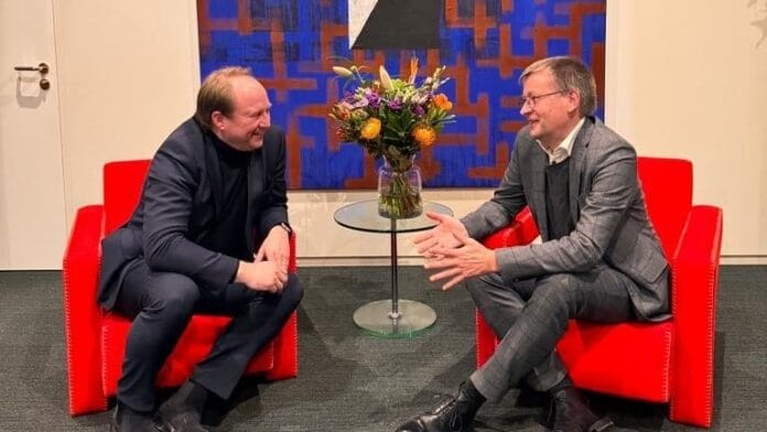 Duitse drugs Czar bezocht burgemeester van Almere om over wietproef te praten