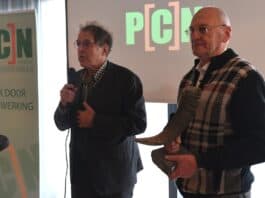 Hans van Duijn (rechts) en August de Loor Koos Zwart Award 29-11-2023 PCN Meet Greet Amsterdam 3423 WEBSIZE (002) (1)