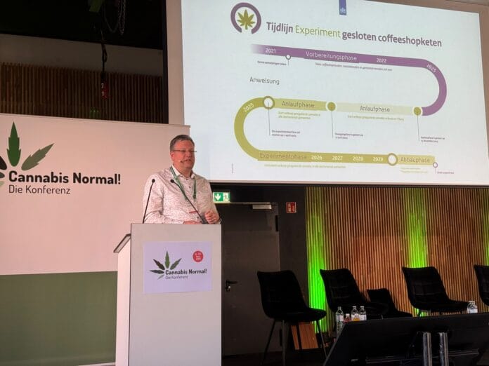 Jef Martens tijdens zijn presentatie op de CaNoKo conferentie afgelopen weekend in Berlijn.