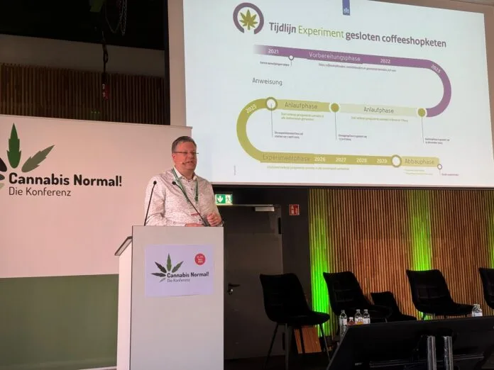 Jef Martens tijdens zijn presentatie op de CaNoKo conferentie afgelopen weekend in Berlijn.