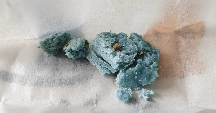 Synthetische cannabinoïde MDMB-IPINACA aangetroffen in blauwe hasj